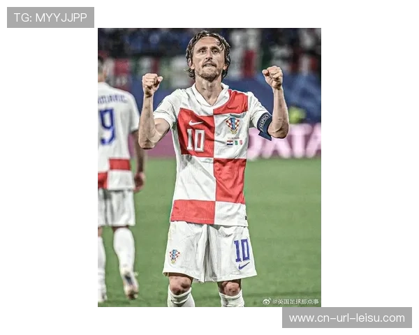 终场哨响，克罗地亚老将莫德里奇跪地掩面，皇马惊险晋级